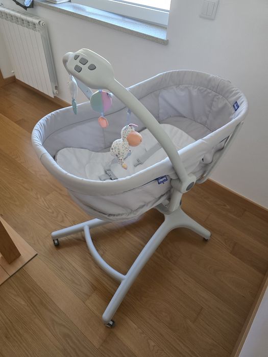 Berço Chicco Baby Hug 4 em 1 Glacial com colchão para venda