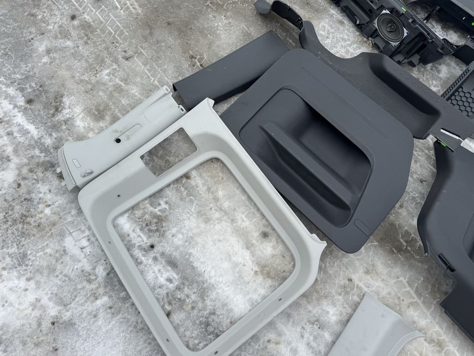 Салон Кадді максі Caddy Maxi 2015- пластик салону.