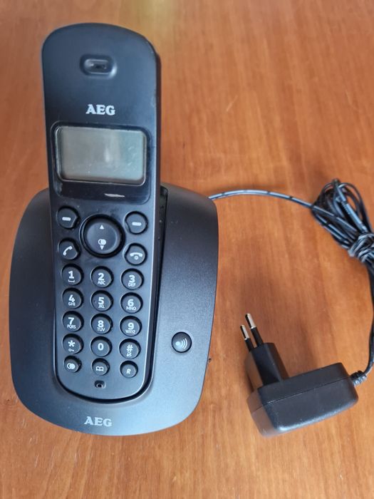 Telefone fixo "AEG Neo 100", com pilhas recarregáveis novas.