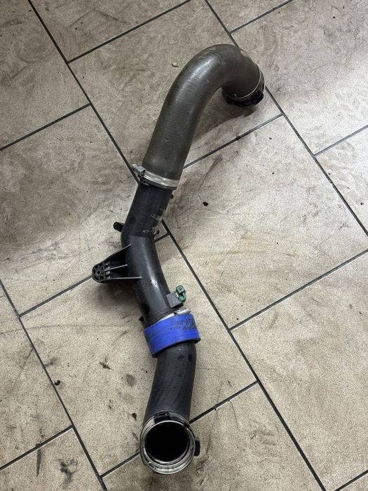 Патрубок на рено мастер 3  BITURBO 2.3