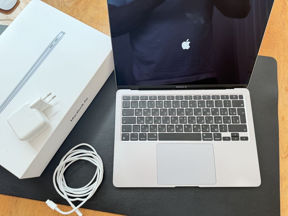Продам Apple MacBook Air 13 m1