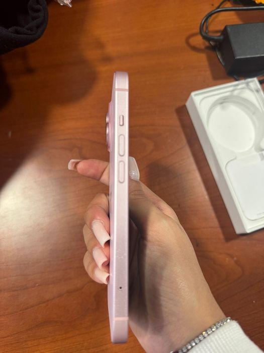 iPhone 15, cor rosa titânico, versão 128 gb.