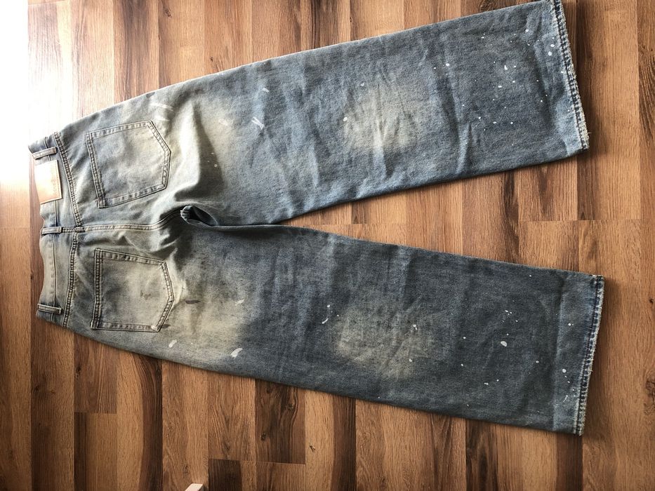 Czarne i niebieskie spodnie