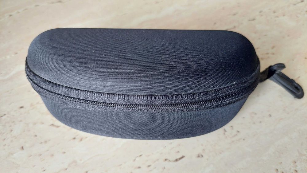 Etui do okularów.