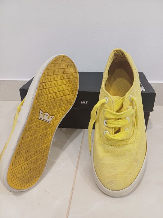 Sapatilhas amarelas da Supra