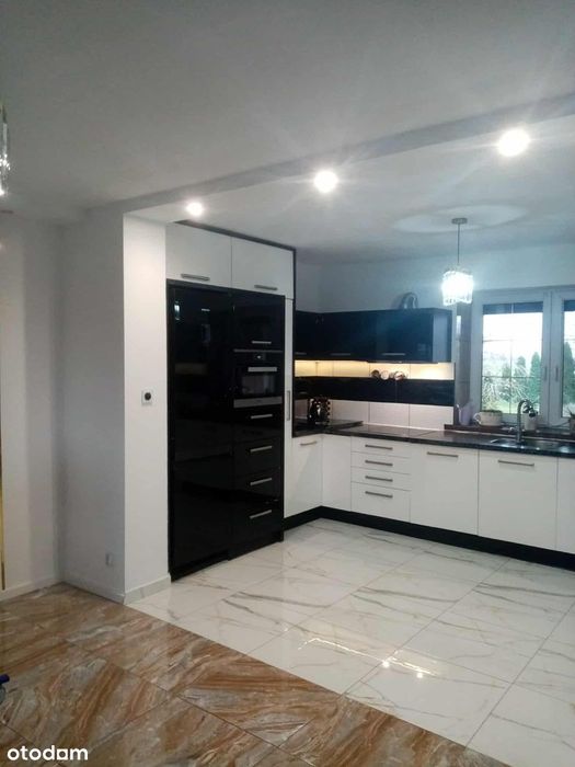 Dom jednorodzinny blisko jeziora, duża działka