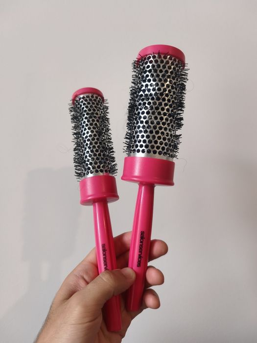 2 Escovas redondas Salon Services