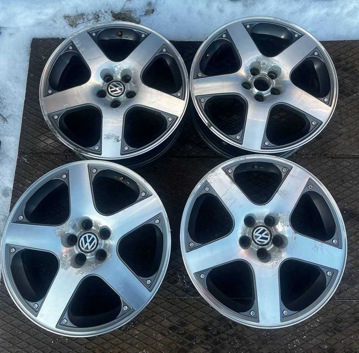 Felgi aluminiowe volkswagen R17 Santa Monica golf iv gti 5x100