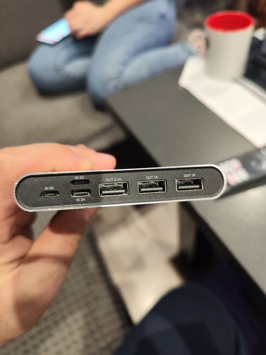 Power bank 16000 mAh z wyświetlaczem