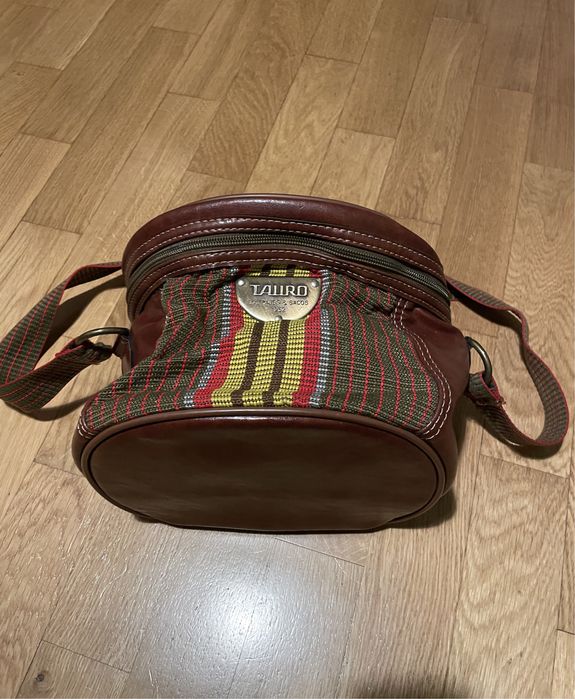 Mala necessaire de cor castanha