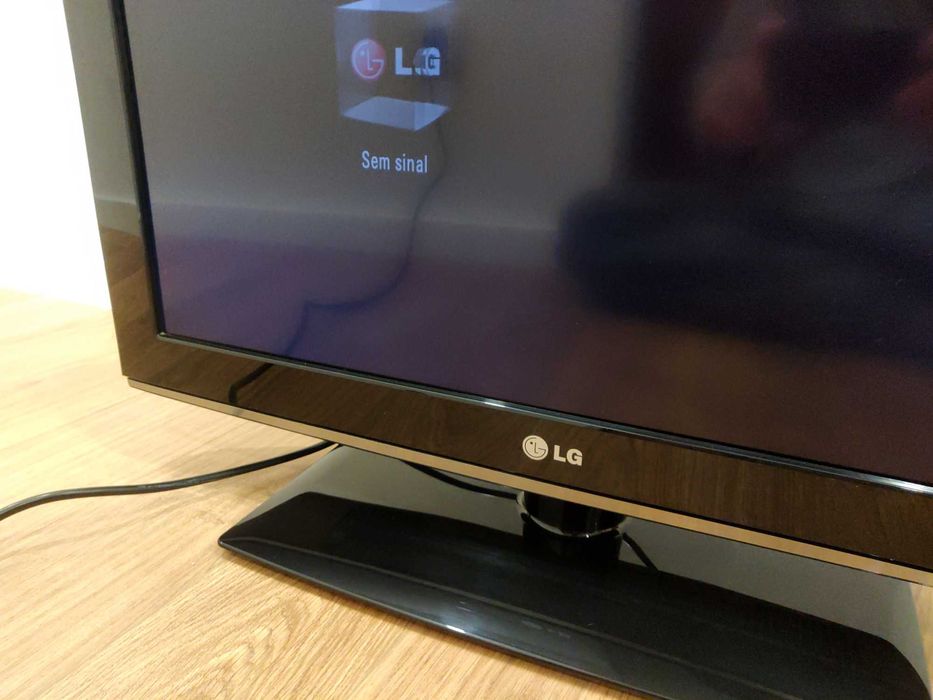 TV LG 26” (Modelo 26LK330) – Funcional e em bom estado