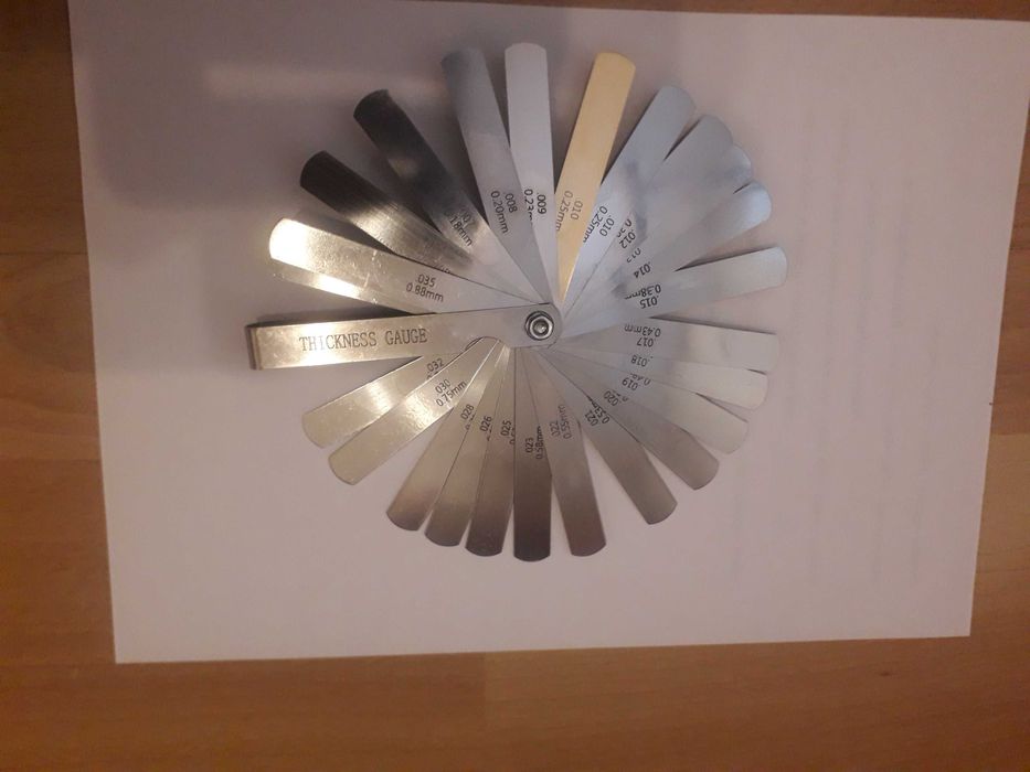 Gitara regulacja: string action ruler, szczelinomierz, radius, pilniki