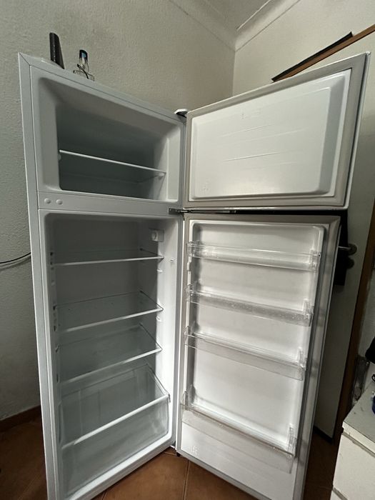 Vende-se Frigorífico 6 meses de uso comprado novo na worten