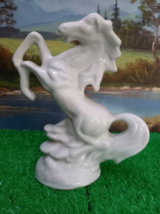 Figurki porcelanowe dwa piękne konie