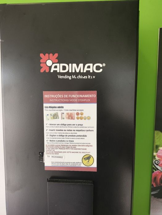Máquina de Vending ADIMAC AD12R BI-TEMP – Excelente Estado