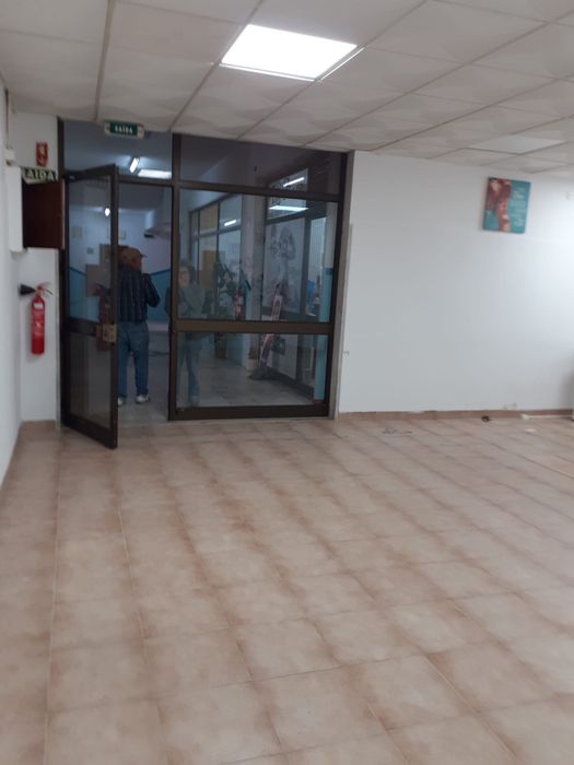Arrenda-se Loja no Cacém