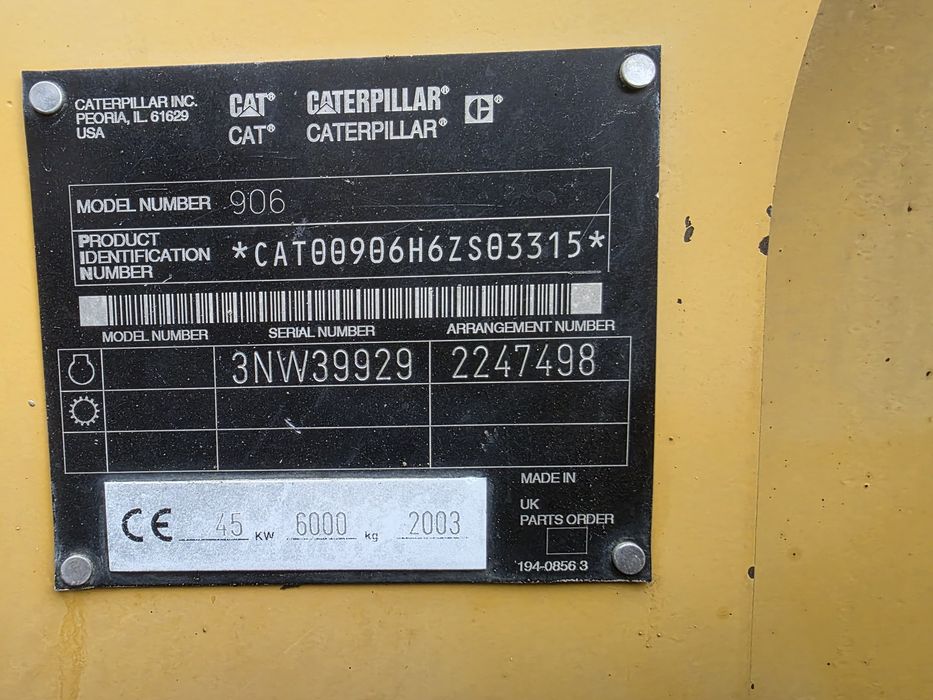 Cat 906 2003 rok do lekkich poprawek