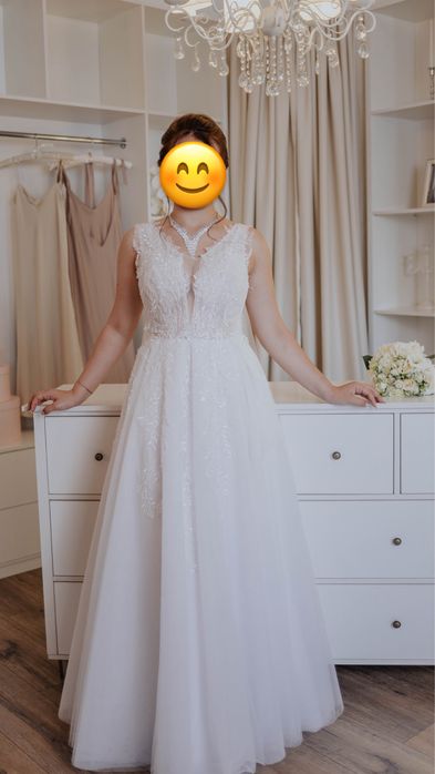 Весільна сукня білого кольору