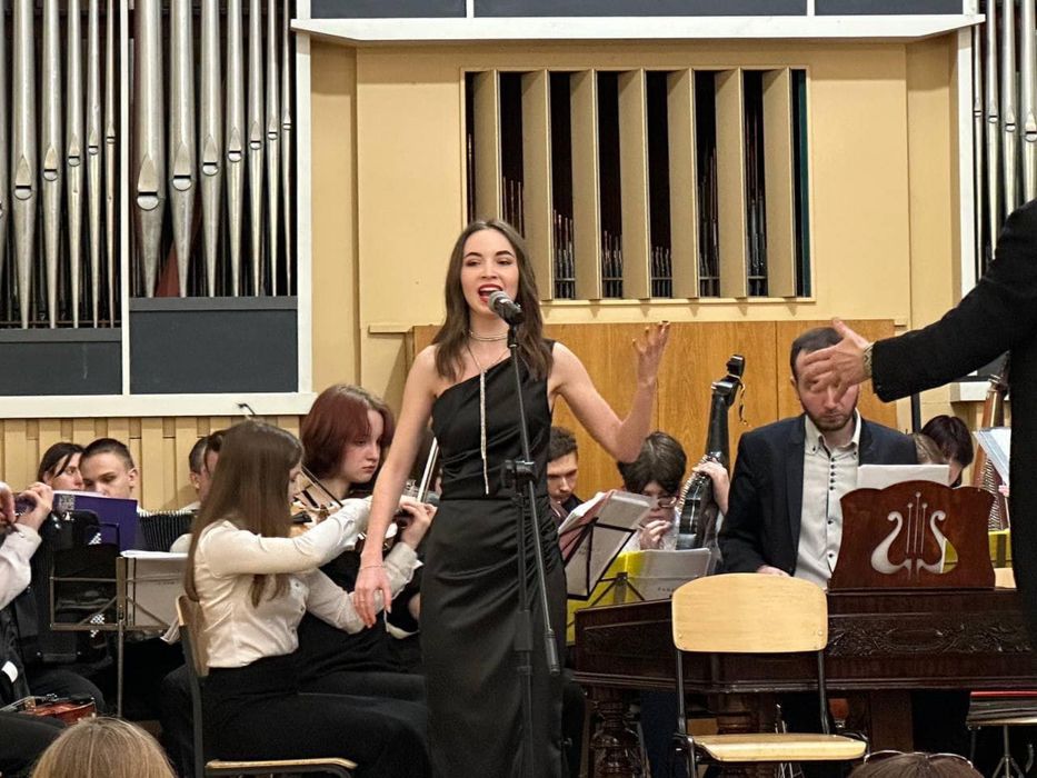 Викладач вокалу/скрипки/синтезатору місто Київ