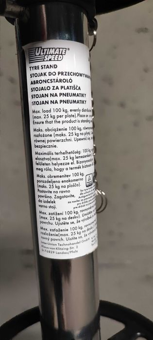 Stojak na cztery opony.