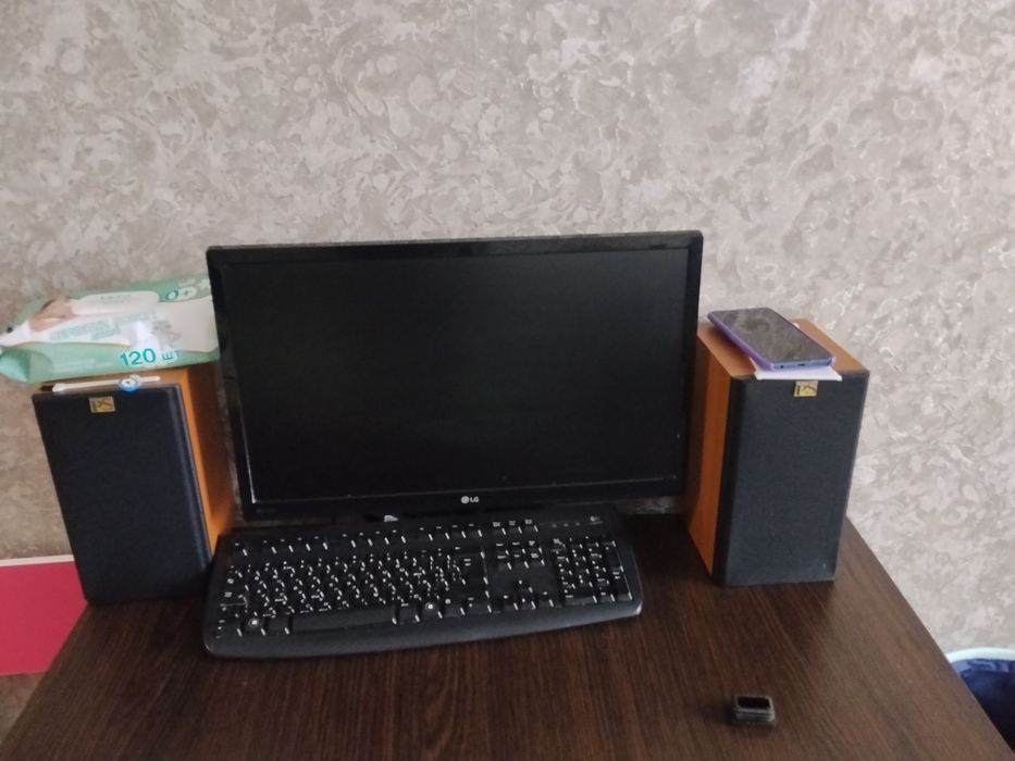 Продам в сборе компьютер танки тянет кому интересно звоните всё расска