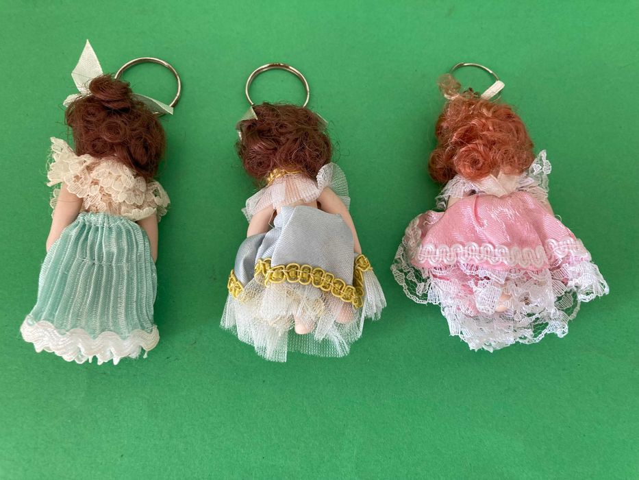 Lote 3 Bonequinhas em porcelana porta-chaves antigas
