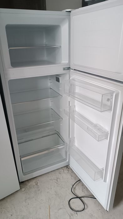 Холодильник 145см sharp, electrolux