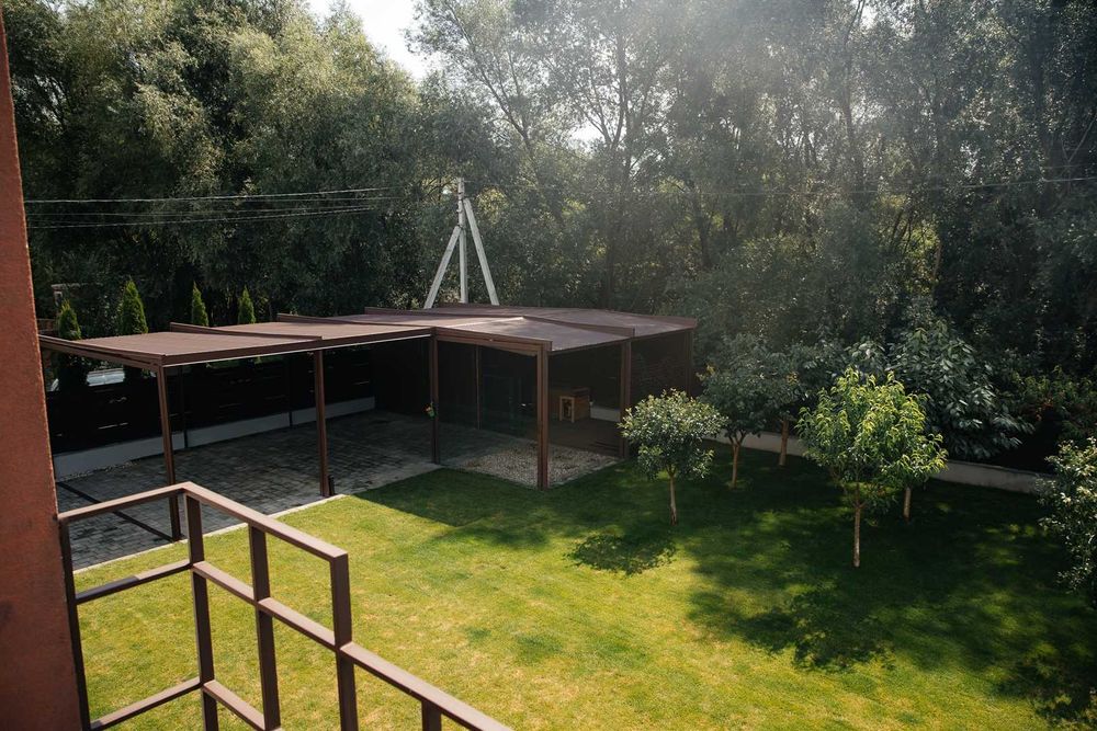 Продаж будинку з басейном та готовим для проживання у Вовчинцях