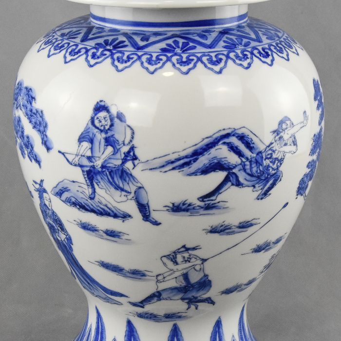 Pote com tampa, Porcelana da China, 2ª metade do séc. XX