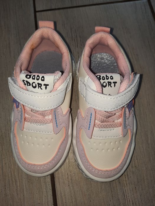 Взуття,кросівки для дівчинки