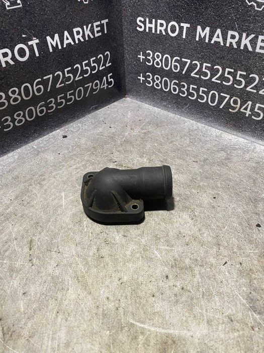 Кришка корпусу термостата Audi 80 100 A6 C4 2.0-2.3  034121121E