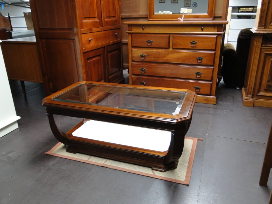 Mesa de centro com duas bases em vidro - óptimo estado