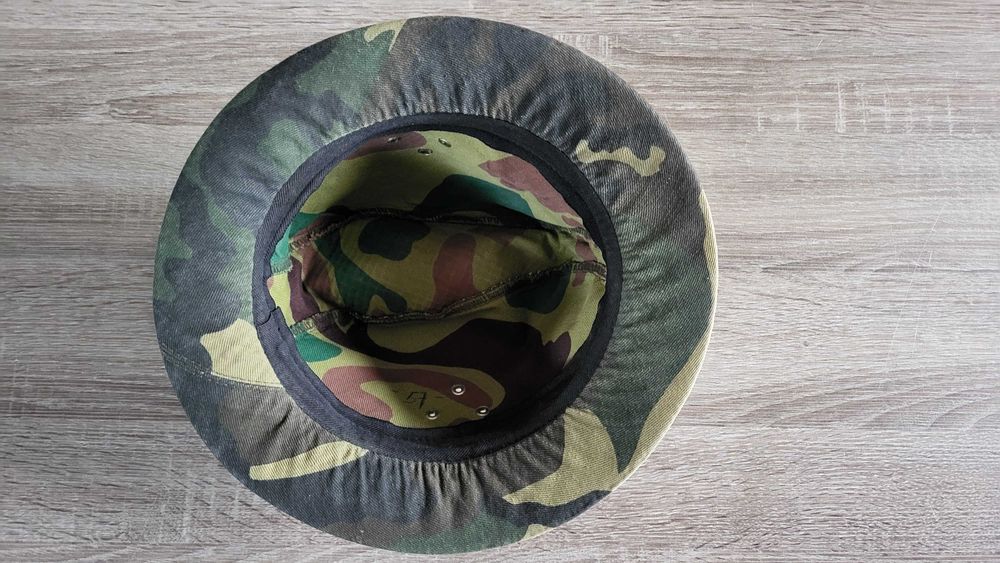 czapka kapelusz moro, dł. ronda 27 cm, szer 26 cm. Obw. głowy 56 cm