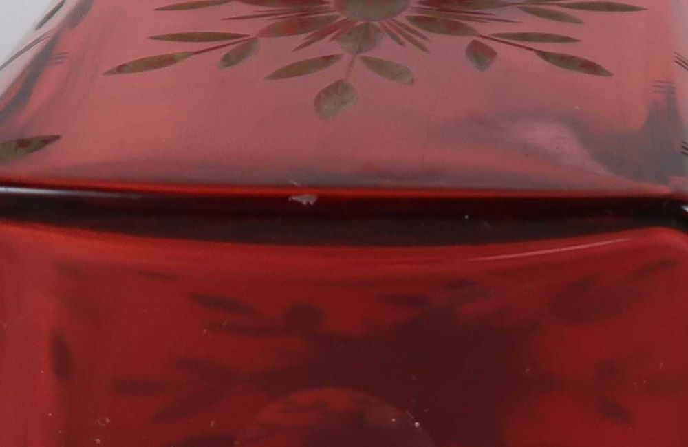 Garrafa em vidro / cristal lapidada