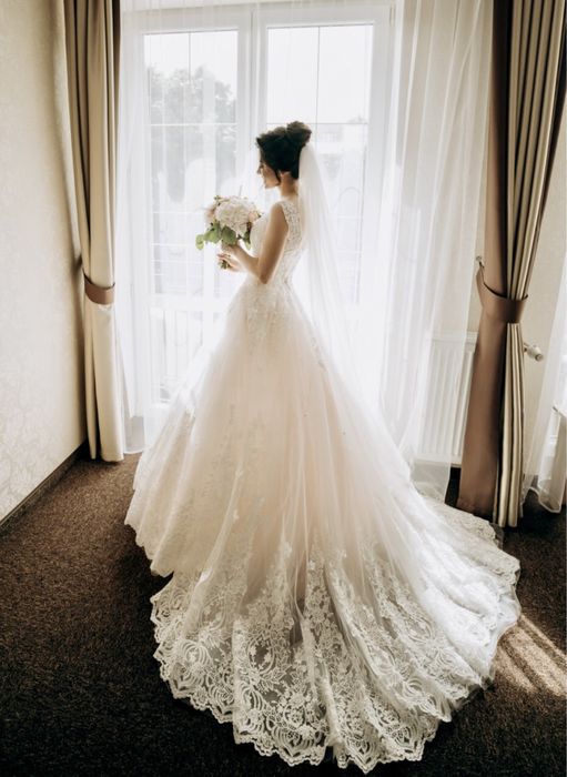 Сукня весільна