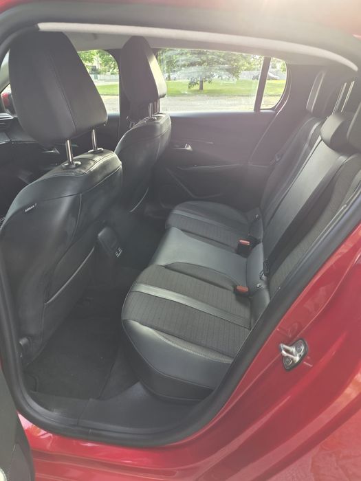 Impecável Peugeot 208 Allure gasolina, caixa automática 2019.