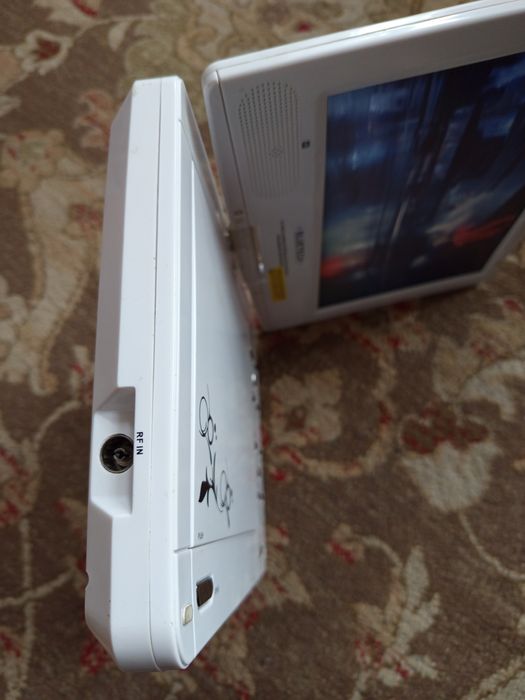 sprzedam telewizorek 10 cali z odtwarzaczem DVD BLUTECH