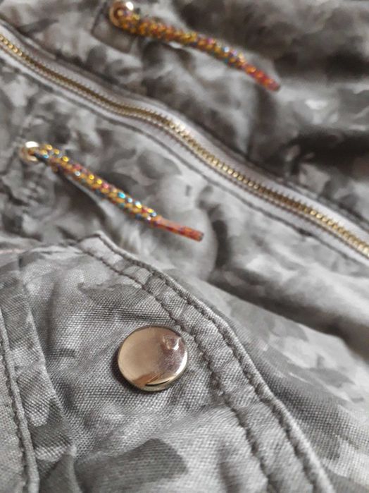 kurtka dziewczęca parka khaki w nadruki róż H&M r. 116