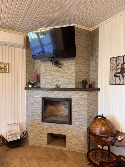 Продається на першій лінії Дніпра комплекс відпочинку в с.Сокирно