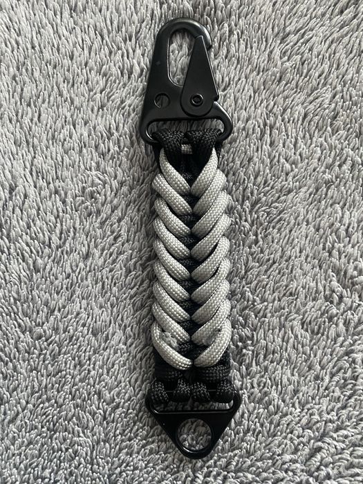 Brelok do kluczy z paracordu