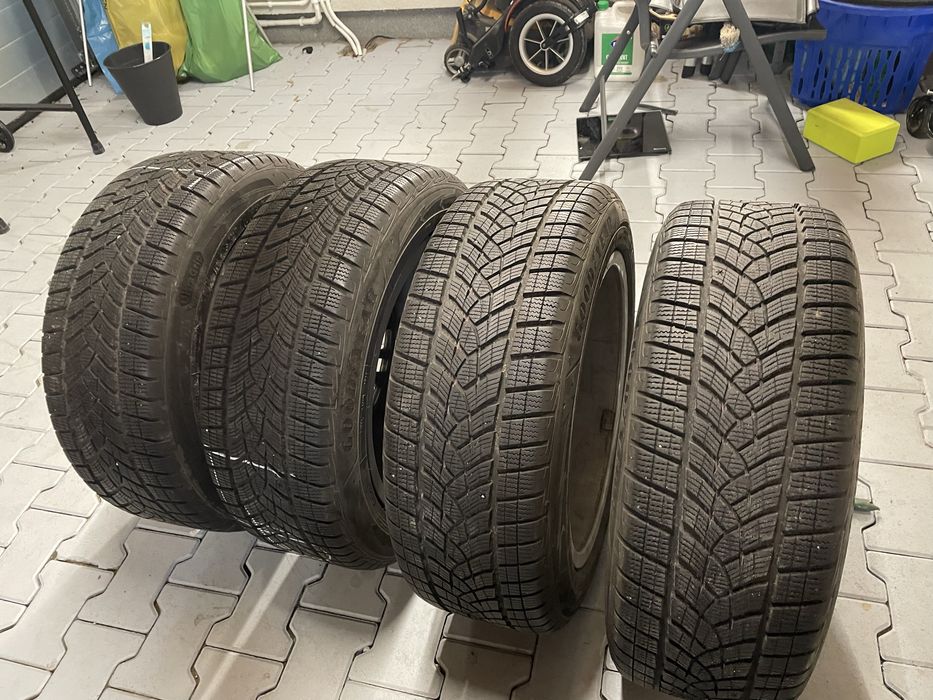 Felgi+Opony Zimowe Goodyear ULTRAGRIP PERFORMANCE + SUV 225/55 R18