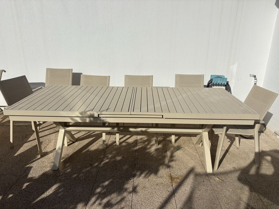 Conjunto Mesa de Exterior extensível 240-300 x 100cm + 8 cadeiras