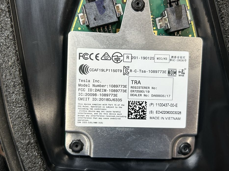 Накладка стойки с камерой левая правая Tesla Model 3 / Y