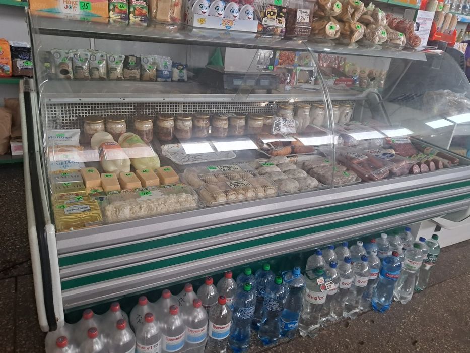 Терміново продам холодильну вітрину 2 м