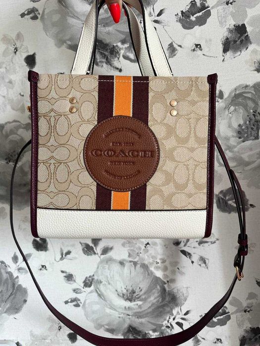 Сумка Coach Dempsey Tote 22