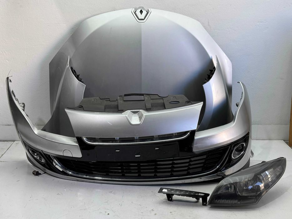 Frente Completa - Renault Megane III (2012)