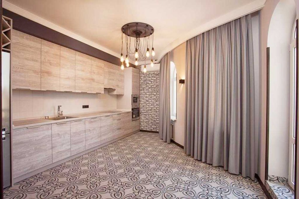 Красивый офис в центре, 140 м2. Новый дом. Терраса.