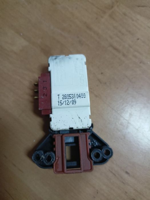 Blokada drzwi pralki Beko WM5120W