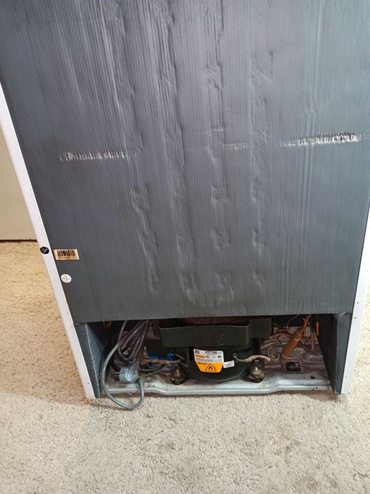 Frigorífico Whirlpool em ótimo estado de conservação e a funcionar per