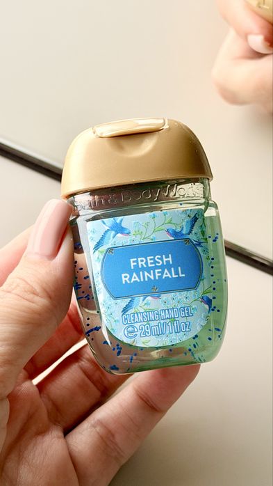 Bath & Body Works Żelik antybakteryjny Żel do rąk Płyn Fresh Rainfall 29 ml